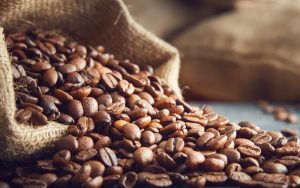 کافئین برای ورزشکاران: مکمل طبیعی یا مضر؟